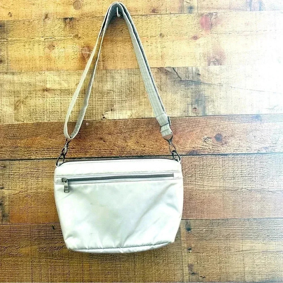 Lug RFID Medium Crossbody - Flare 2 - Picture 3 of 11